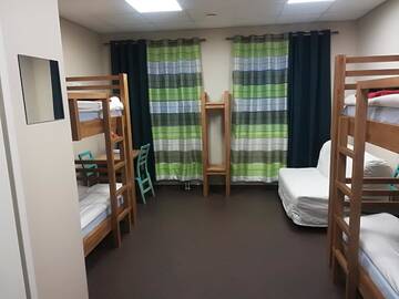 Фото номера Четырехместный номер с собственной ванной комнатой Хостелы Everest Kivioli Hostel г. Кивиыли 4